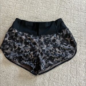 Athleta Women's Running Free Camouflage Printed Shorts 3.5" - Size XXS